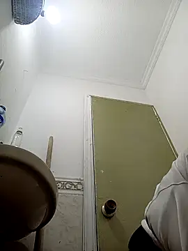 Snapshot of bri_ali chatting on 03.04.25 bri ali online show from 03.04.25