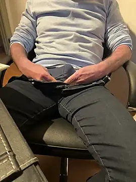 Snapshot of vincent1522 chatting on 01.29.25 vincent1522 online show from 01.29.25