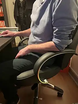 Snapshot of vincent1522 chatting on 02.11.25 vincent1522 online show from 02.11.25