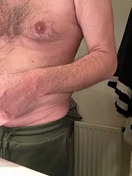 Snapshot of vincent1522 chatting on 02.16.25 vincent1522 online show from 02.16.25