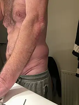 Snapshot of vincent1522 chatting on 02.21.25 vincent1522 online show from 02.21.25