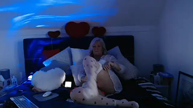 Snapshot of Juliana60 chatting on 03.10.25 Juliana60 online show from 03.10.25