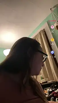 Snapshot of JuicyLuciee chatting on 02.28.25 JuicyLuciee online show from 02.28.25