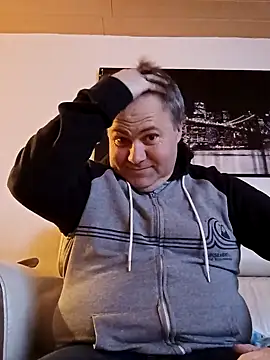 Snapshot of Pourleplasirs chatting on 03.18.25 Pourleplasirs online show from 03.18.25