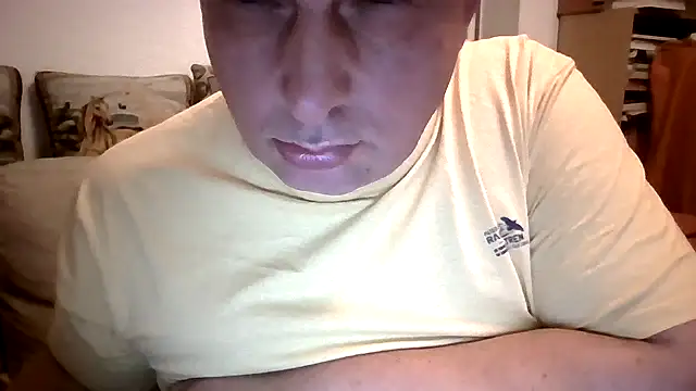Snapshot of GrandpasDadBulg chatting on 10.26.25 GrandpasDadBulg online show from 10.26.25