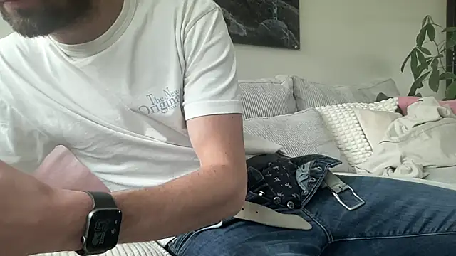 Snapshot of bullyboyy chatting on 10.05.25 bullyboyy online show from 10.05.25