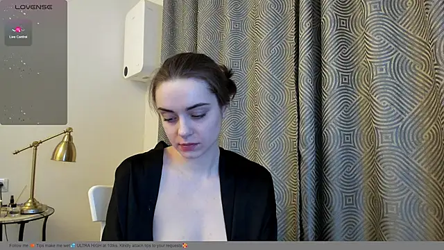 Snapshot of Hustle_Babyy chatting on 02.10.26 Hustle Babyy online show from 02.10.26