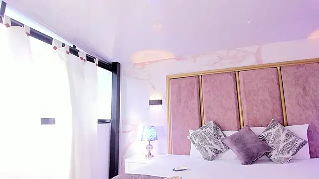 AliDiaz  online show from 12.21.25