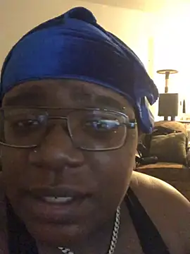 Snapshot of tiptrx chatting on 01.28.25 tiptrx online show from 01.28.25