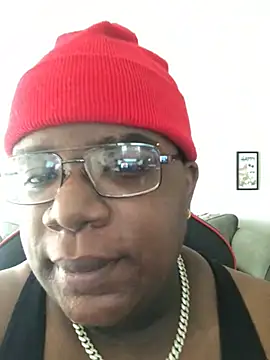 Snapshot of tiptrx chatting on 01.28.25 tiptrx online show from 01.28.25