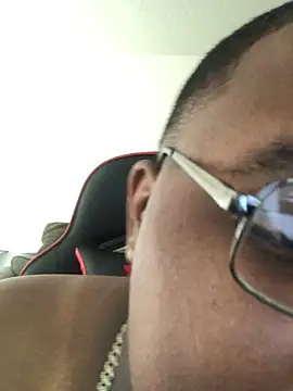 Snapshot of tiptrx chatting on 01.29.25 tiptrx online show from 01.29.25