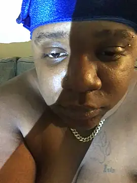 Snapshot of tiptrx chatting on 02.03.25 tiptrx online show from 02.03.25