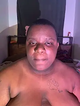 Snapshot of tiptrx chatting on 04.12.26 tiptrx online show from 04.12.26