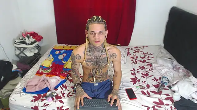 Snapshot of hot_man05 chatting on 02.05.25 hot man05 online show from 02.05.25