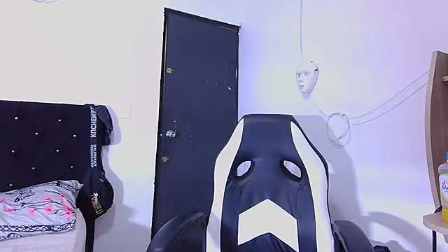 Snapshot of hot_man05 chatting on 11.07.25 hot man05 online show from 11.07.25