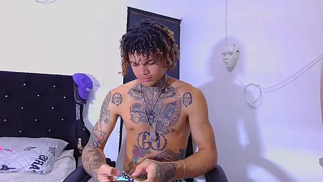 Snapshot of hot_man05 chatting on 11.12.25 hot man05 online show from 11.12.25