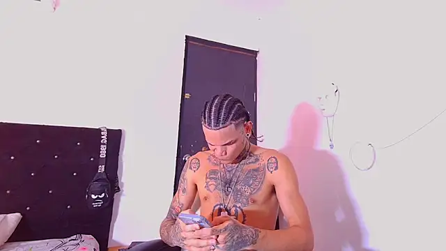 Snapshot of hot_man05 chatting on 01.07.26 hot man05 online show from 01.07.26