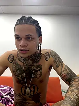 Snapshot of hot_man05 chatting on 01.10.26 hot man05 online show from 01.10.26