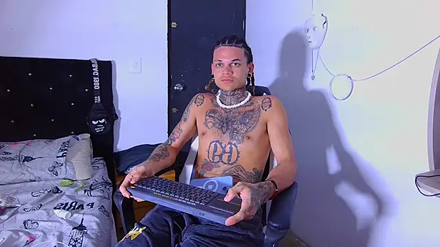 Snapshot of hot_man05 chatting on 01.14.26 hot man05 online show from 01.14.26