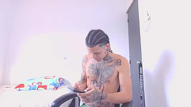 Snapshot of hot_man05 chatting on 02.05.26 hot man05 online show from 02.05.26