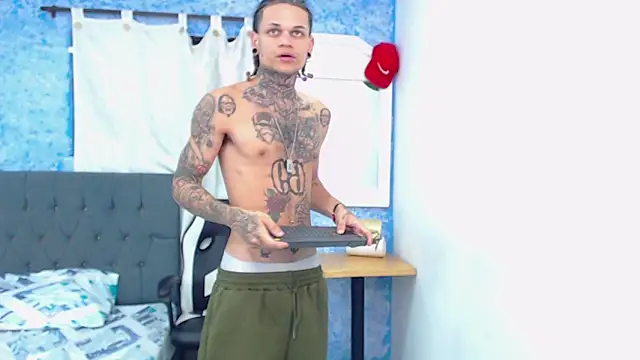 Snapshot of hot_man05 chatting on 02.07.26 hot man05 online show from 02.07.26