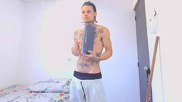 Snapshot of hot_man05 chatting on 02.10.26 hot man05 online show from 02.10.26