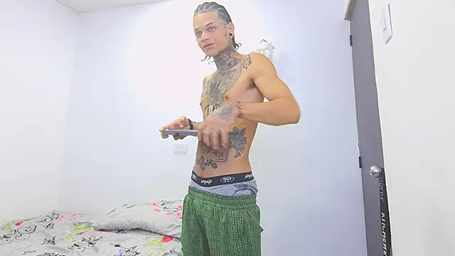 Snapshot of hot_man05 chatting on 02.12.26 hot man05 online show from 02.12.26