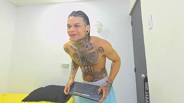 Snapshot of hot_man05 chatting on 03.13.26 hot man05 online show from 03.13.26