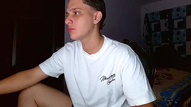 Snapshot of Thomas_May4rs chatting on 11.06.25 Thomas May4rs online show from 11.06.25