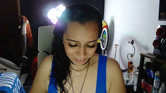 Snapshot of AliceSweet4U chatting on 03.21.25 AliceSweet4U online show from 03.21.25