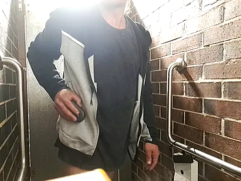 Snapshot of RichardHard_1 chatting on 10.16.25 RichardHard 1 online show from 10.16.25