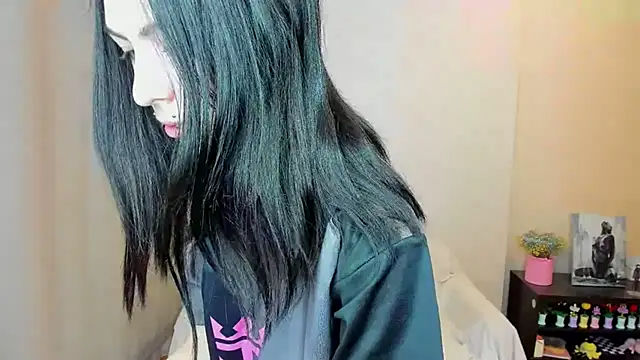 Snapshot of ErlinaBuoy chatting on 06.19.26 ErlinaBuoy online show from 06.19.26