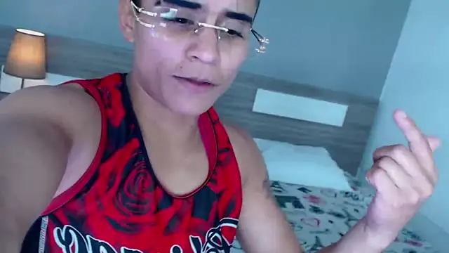 Liiamthompson online show from 10.02.25