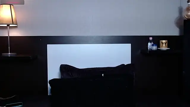 Liiamthompson online show from 04.11.26