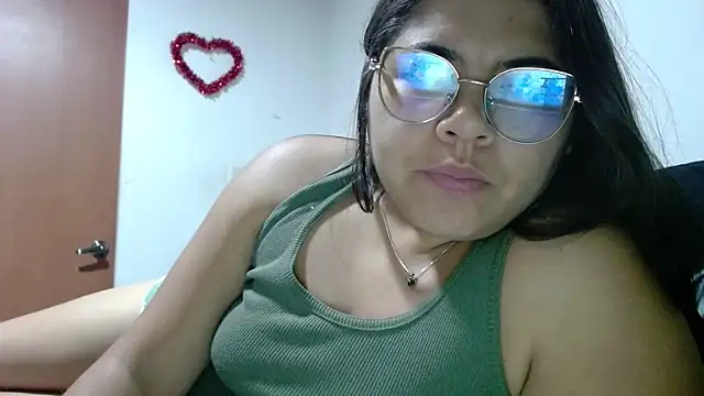 Snapshot of viccky_vick chatting on 10.23.25 viccky vick online show from 10.23.25