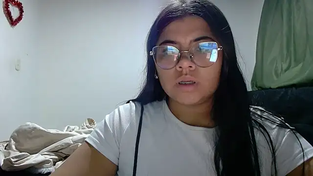 Snapshot of viccky_vick chatting on 10.28.25 viccky vick online show from 10.28.25