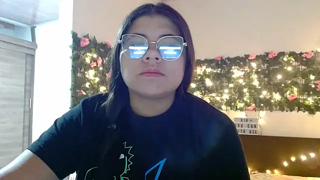 Snapshot of viccky_vick chatting on 11.19.25 viccky vick online show from 11.19.25