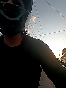 Quemoustro online show from 01.30.25