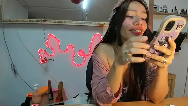 Snapshot of IZZY_BEAUTIFUL chatting on 02.21.25 IZZY BEAUTIFUL online show from 02.21.25