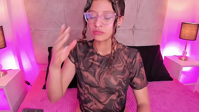 Snapshot of mac-sara chatting on 02.22.25 mac-sara online show from 02.22.25