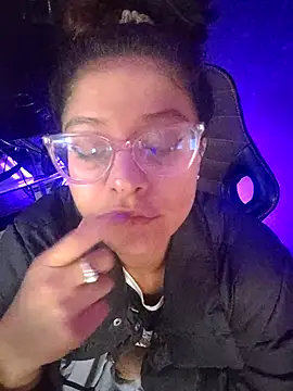 Snapshot of mac-sara chatting on 03.06.25 mac-sara online show from 03.06.25