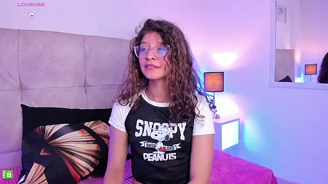 Snapshot of mac-sara chatting on 03.23.25 mac-sara online show from 03.23.25