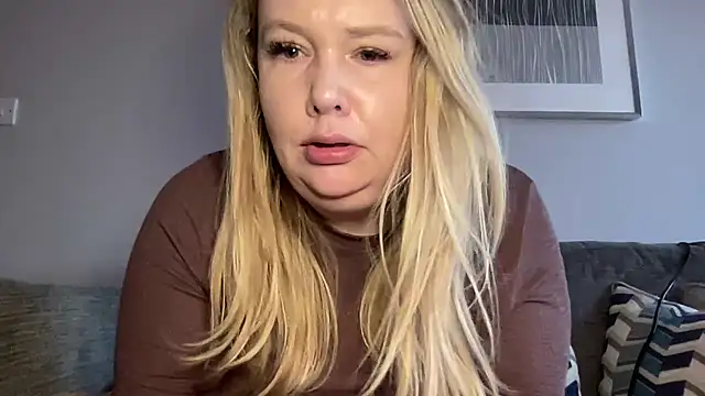 Snapshot of BustyHayleyUk chatting on 03.26.26 BustyHayleyUk online show from 03.26.26