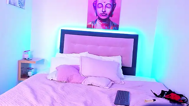 sophie moonnn online show from 02.05.25