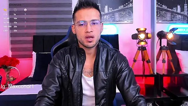 Max Conor1 online show from 03.17.25