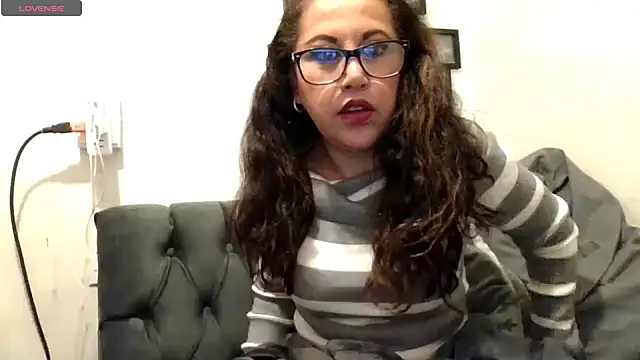 MirandaLatinaLovely online show from 12.19.25
