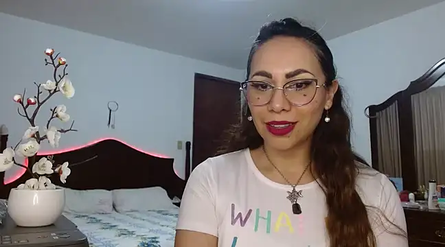 Snapshot of AloLovely_ chatting on 02.11.25 AloLovely online show from 02.11.25