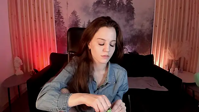 MilaStoyne online show from 02.12.25