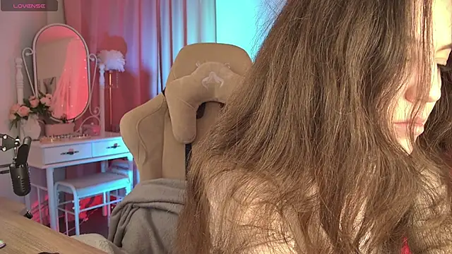 MilaStoyne online show from 11.27.25