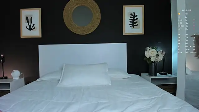 AlannaRussell  online show from 11.28.25